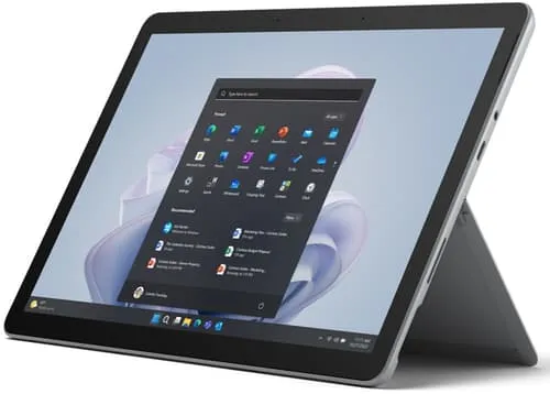 En glad kund provar sin mycket och känner att en egen måste få följa med hem.